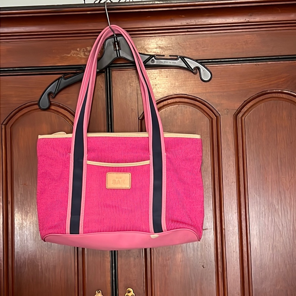The SAK Vintage Crochet & Leather Pink  Purse With Multiple Compartments